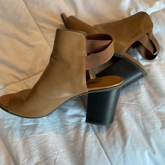 Kenneth Cole Mules - Picture 3 of 4